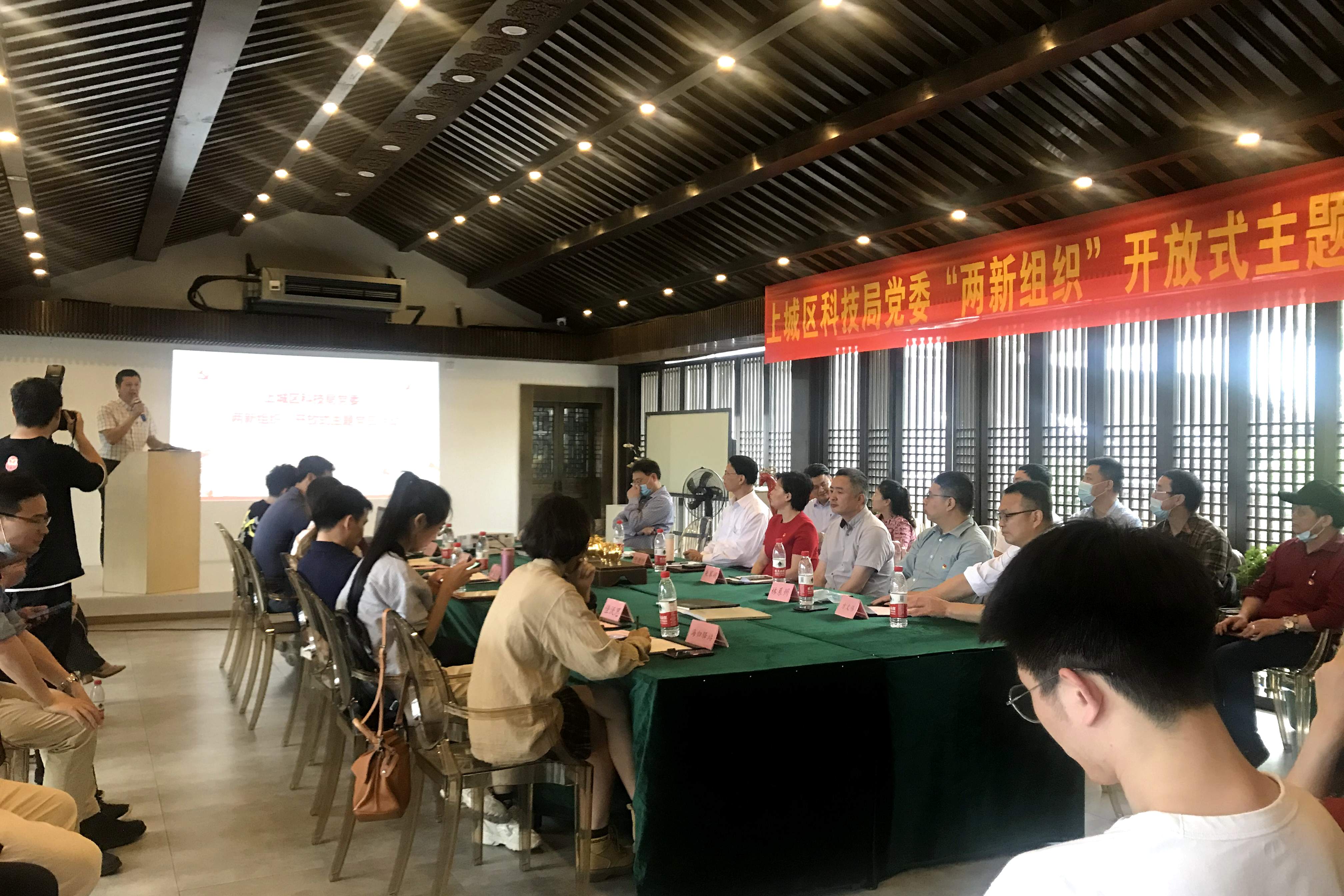 华亿(中国)一站式服务平台党委受邀参加上城区科技局党委主题党日联建活动