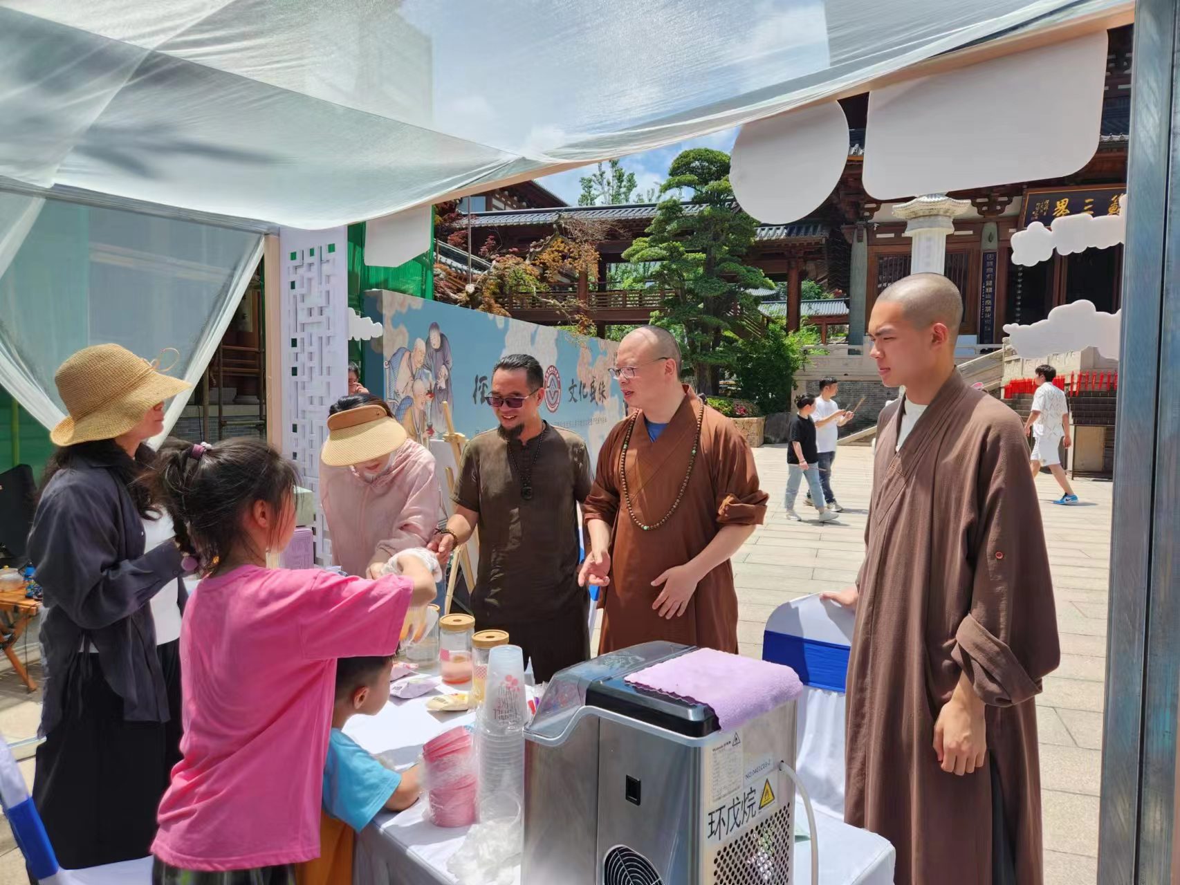 华亿(中国)一站式服务平台“茶乐蛙”品牌参加人类非遗“径山茶宴”文化推进大会暨杭州佛教“茶宴非遗”专研班开班仪式